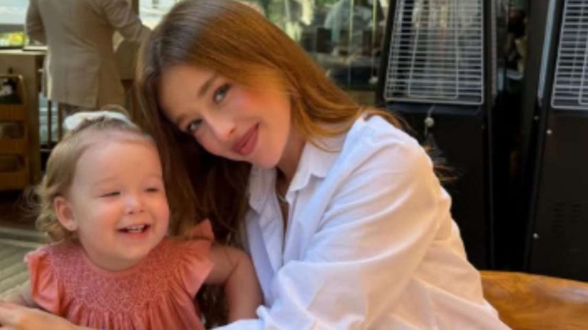 Duda Reis falou sobre maternidade jovem, preparação emocional e como a chegada da filha Aurora transformou sua relação com o tempo