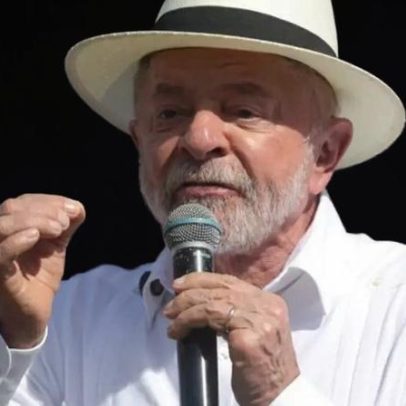 Lula recebe primeira sessão de radioterapia após retirada de lesão na cabeça