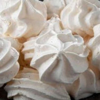 Suspiro caseiro: receita simples para não errar na confeitaria