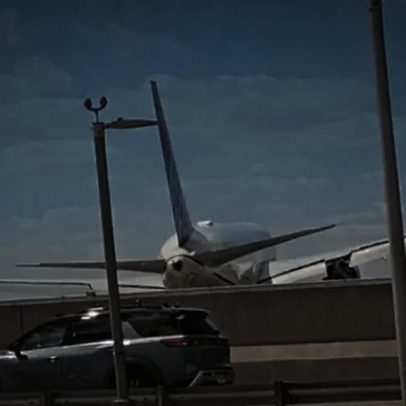 Boeing da United atinge poste e caminhão durante pouso em Nova York