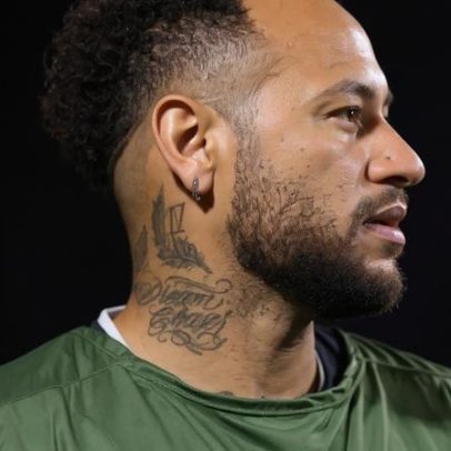 Neymar marca e abraça Robinho Jr em Recoleta x Santos