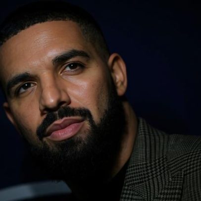 Drake surpreende fãs com lançamentos de três álbuns e 43 músicas