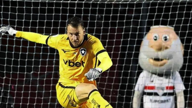 Neto coleciona falhas com a camisa do Botafogo –