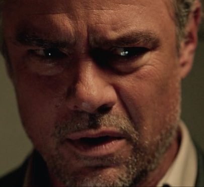 Surrender: Josh Duhamel persegue serial killer em thriller dos anos 90