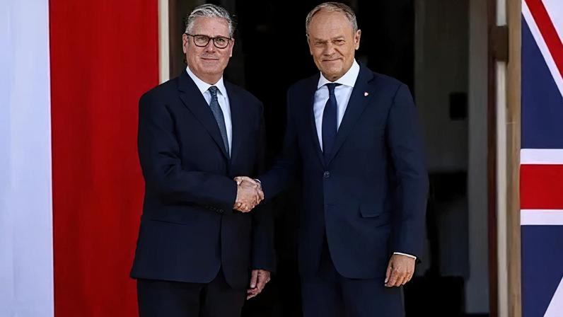 Sir Keir Starmer (left) and Donald Tusk met to formalise a UK-Poland security agreement