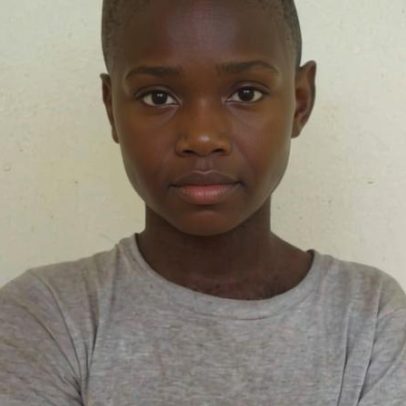 Jovem que sobreviveu a esmagamento de crânio vira evangelista no Congo