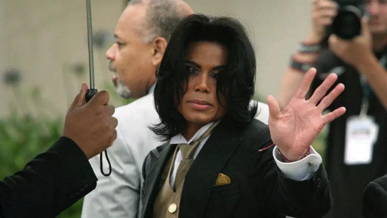 Michael Jackson em 16 de maio de 2005, durante julgamento