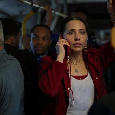 Rico visita abrigo e implora para Adriana voltar