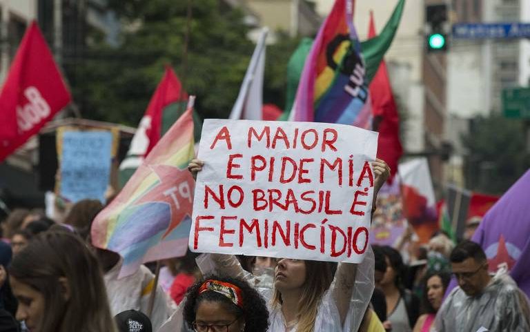 Movimentos de mulheres e centrais sindicais durante protesto em 2020