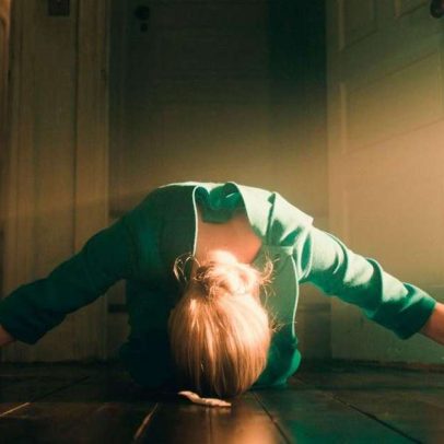 Distopia aclamada chega amanhã à Netflix com grande elenco