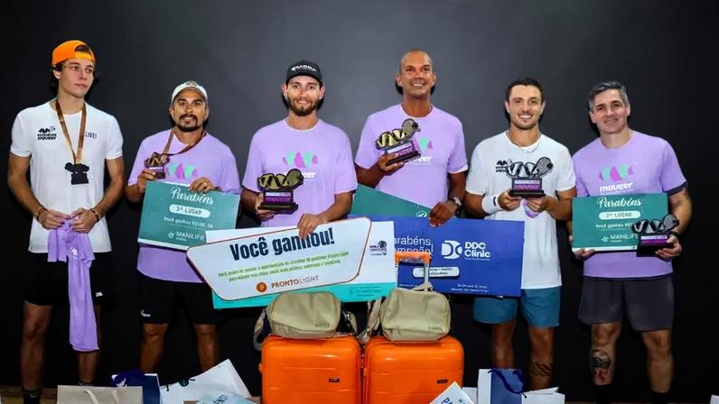 Zé Luiz no alto do pódio à direita