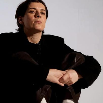 Liz Lawrence lança álbum de luto inovador após a morte da irmã