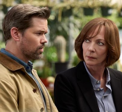 Miss You, Love You: atuação de Allison Janney sustenta drama de luto antigo