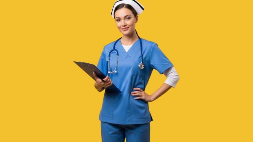 A enfermagem desenvolve um papel fundamental na prevenção, no tratamento e na recuperação dos pacientes