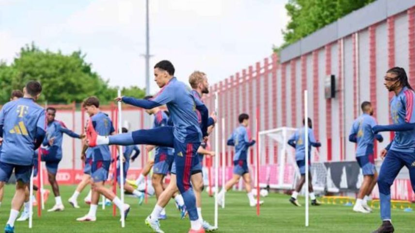 Jogadores do Wolfsburg se preparam para receber o já campeão Bayern –