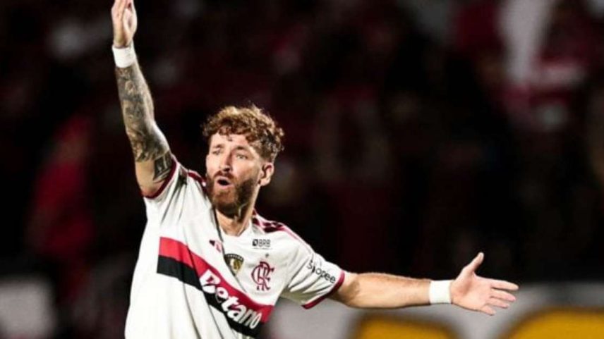 Luiz Araújo se esforça para superar marcação do Vitória –
