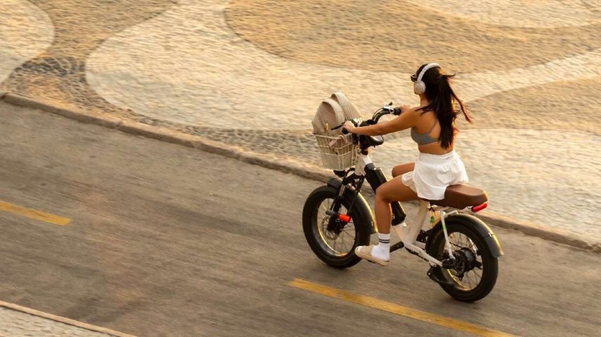 Bike Eletrica Em Ciclovia