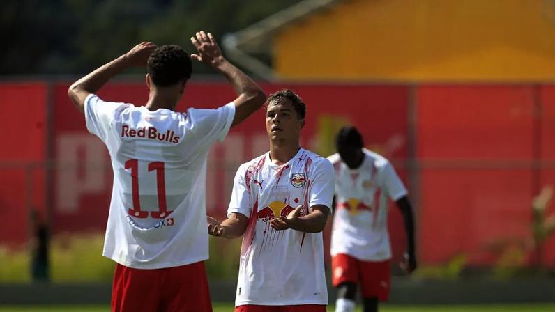 Jogadores do time sub-17 do Red Bull Bragantino.