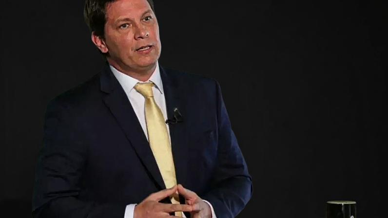 O deputado Mário Frias trocou mensagens com Daniel Vorcaro