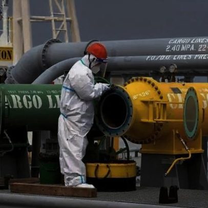 Refinarias chinesas driblam sanções para comprar petróleo russo, iraniano e venezuelano