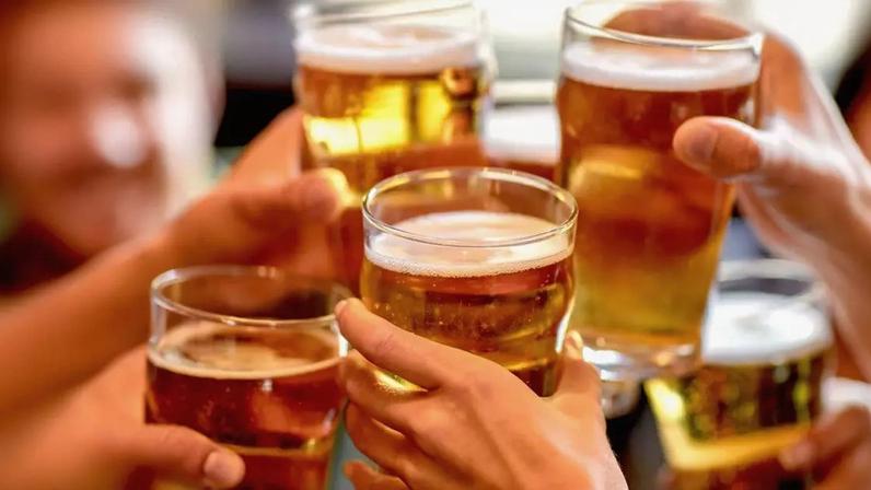 Entenda como o consumo frequente de cerveja impacta o organismo
