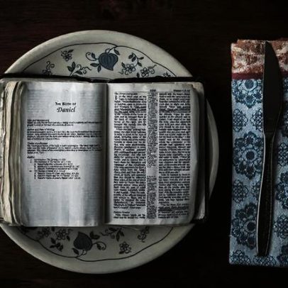 Dieta bíblica vira tendência online prometendo desintoxicar o organismo