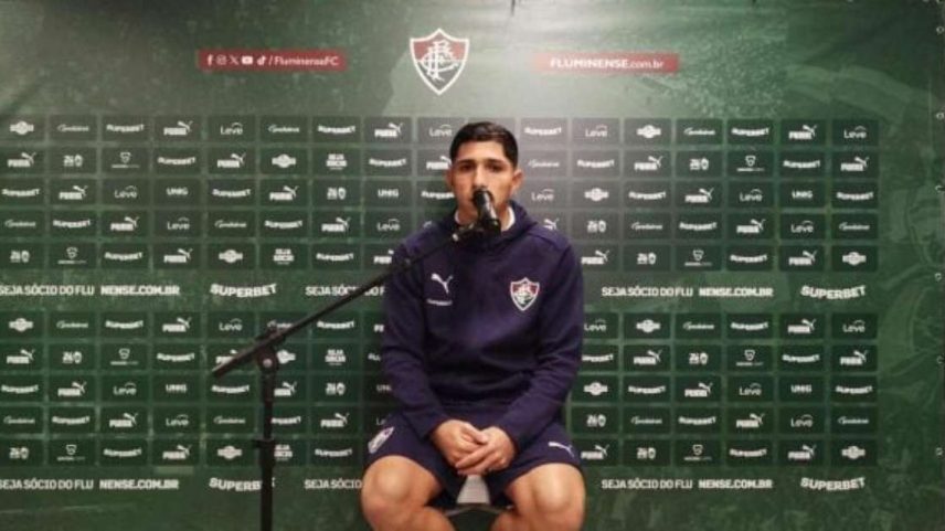 Savarino em ação pelo Fluminense diante do Operário-PR-
