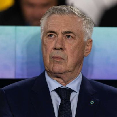 Confiança de Carlo Ancelotti volta aos treinos na Inglaterra após lesão