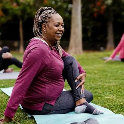 Yoga basta para manter a forma após os 50? O que a ciência diz