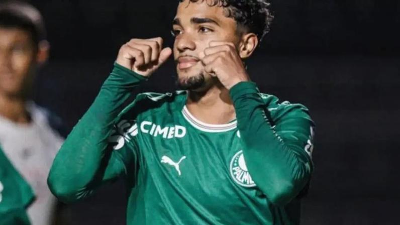 Heittor festeja gol da vitória sobre o Corinthians na Fazendinha –