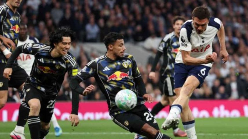 Mathys Tel finaliza da entrada da área para marcar o gol do Tottenham –