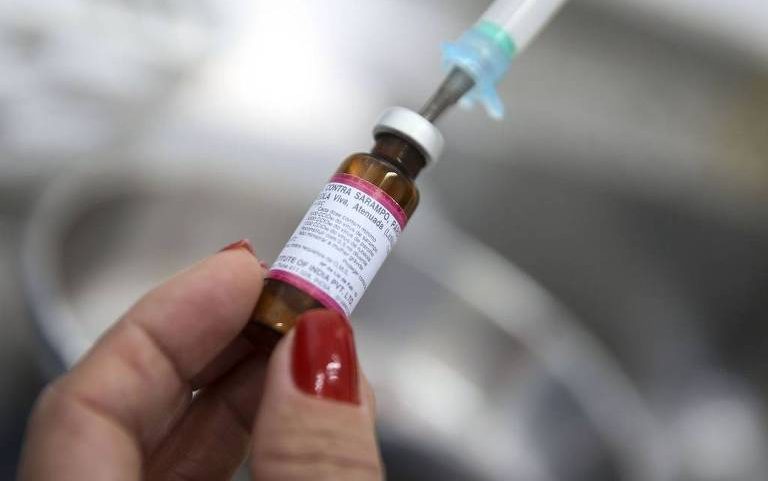 Vacina contra o sarampo está disponível na rede pública de saúde dos municípios