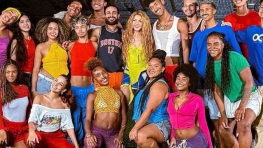 Shakira também posou com camisas de Fluminense e Flamengo – Fotos: Luiz França / Divulgação Consorcio Maracanã