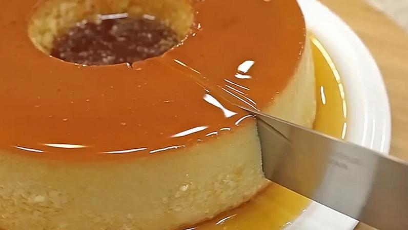 Pudim de leite feito com água: receita leva apenas 3 ingredientes!