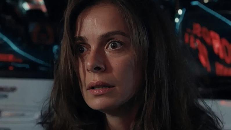 Karsu encontra novo marido para poder conquistar a guarda dos filhos na novela turca 'Coração de Mãe'.
