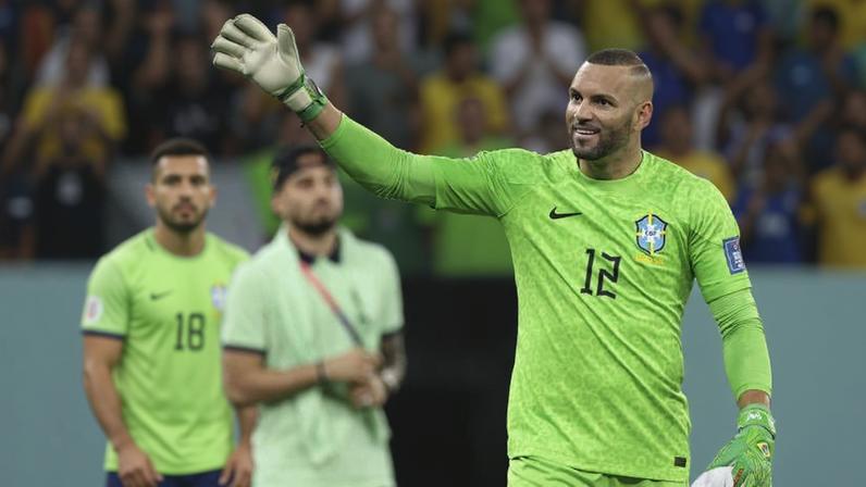 Weverton celebra vitória do Brasil sobre a Coreia do Sul nas oitavas de final da Copa no Qatar