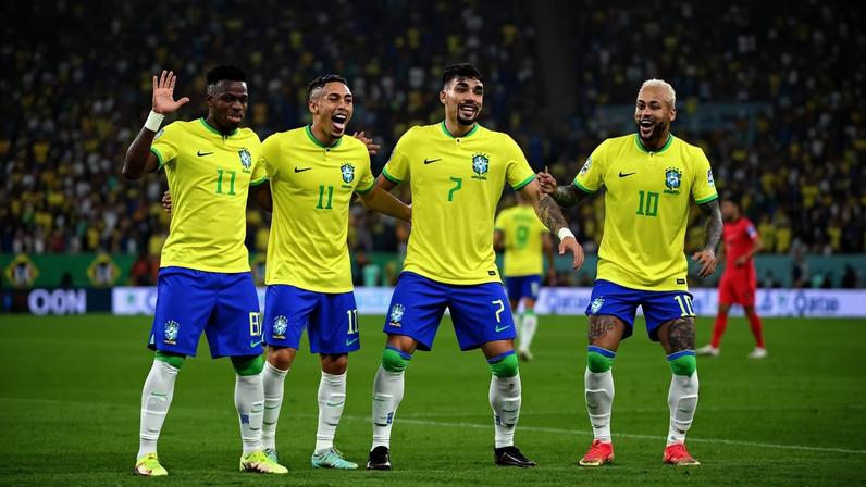 Da esq. p/ dir.: Vinicius Junior, Raphinha, Lucas Paquetá e Neymar comemoram gol da seleção brasileira contra Coreia do Sul na Copa do Qatar