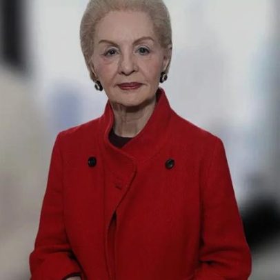 Carolina Herrera revela segredo para elevar look com saia midi ou calça larga