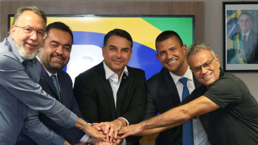 Flávio Bolsonaro e a chapa anunciada pelo PL para as eleições de outubro: aposta para o governo é Douglas Ruas