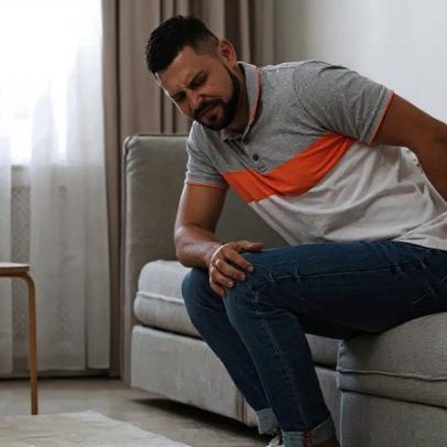 Má postura pode afetar o intestino e outros impactos no corpo