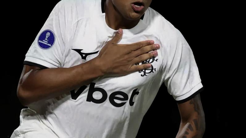 Kauan Toledo comemorando a virada do Botafogo