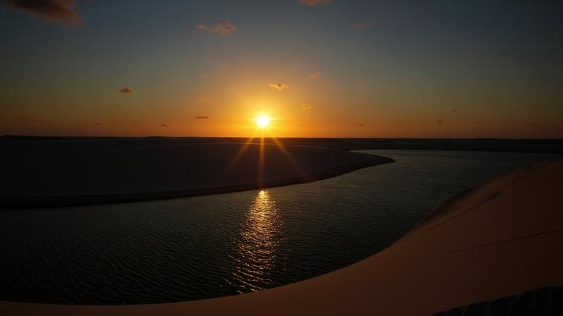 Pôr do sol no Parque Nacional dos Lençóis Maranhenses, um dos mais visitados do país