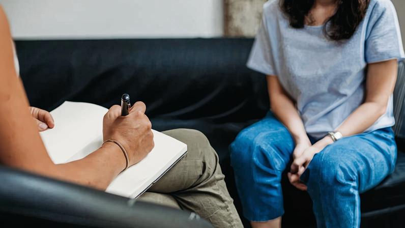 Não é proibido manter dois psicólogos diferentes, mas é preciso estabelecer quais os objetivos claros para os processos terapêuticos