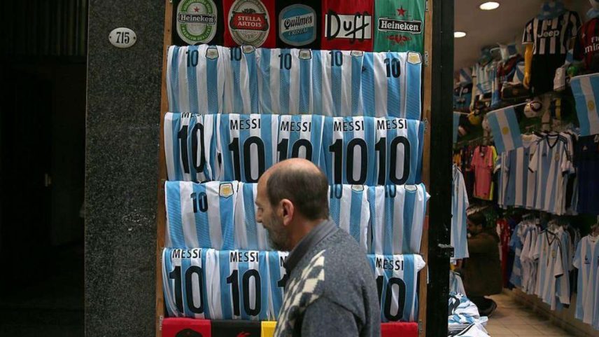 Segundo um relatório da Secretaria de Comércio da Argentina publicado em março do ano passado, a Argentina tem as roupas mais caras da região