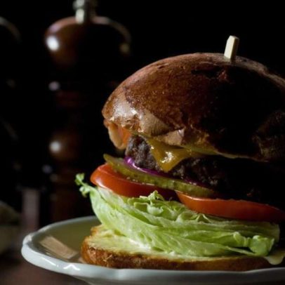 Proibição de anúncios de carne e petróleo avança na Europa