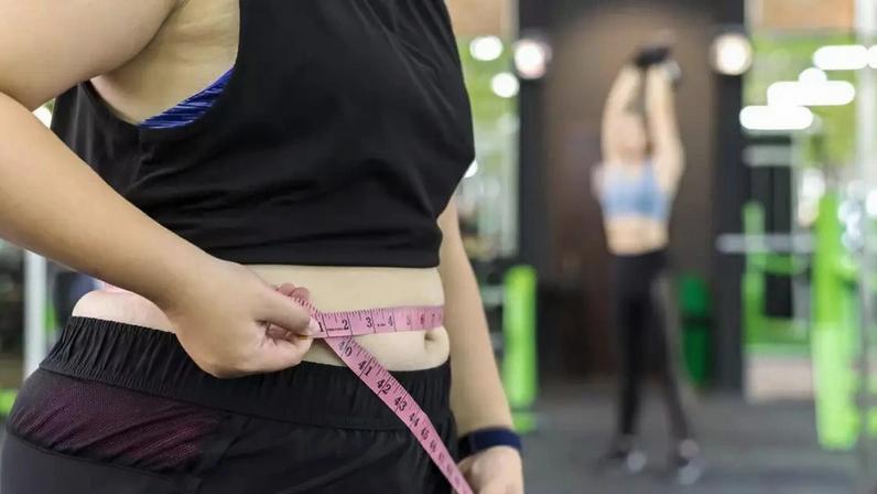 Alimentação equilibrada, sono adequado e exercícios físicos seguem entre os principais aliados para emagrecer com saúde