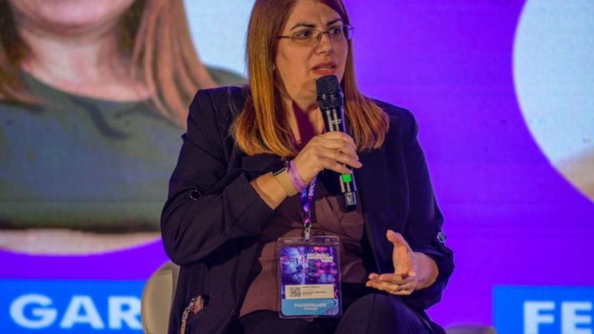 Débora Garofalo durante painel no São Paulo Innovation Week