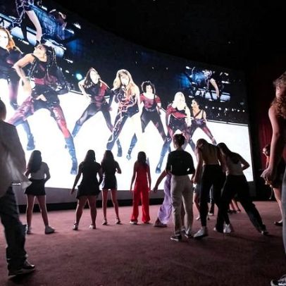 Cinemas substituem silêncio por shows de Billie Eilish para atrair público