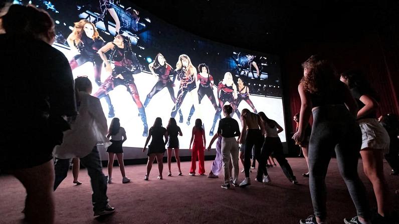 Cena do filme 'Billie Eilish - Hit Me Hard and Soft: The Tour in 3D'