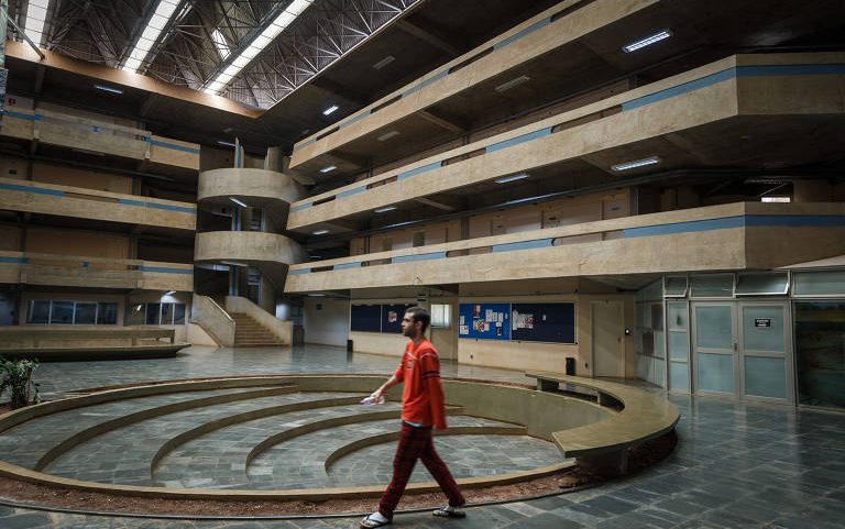 Ensaio para Ranking Universitário Folha (RUF), na UNICAMP. Na foto as imediações do IMECC.
